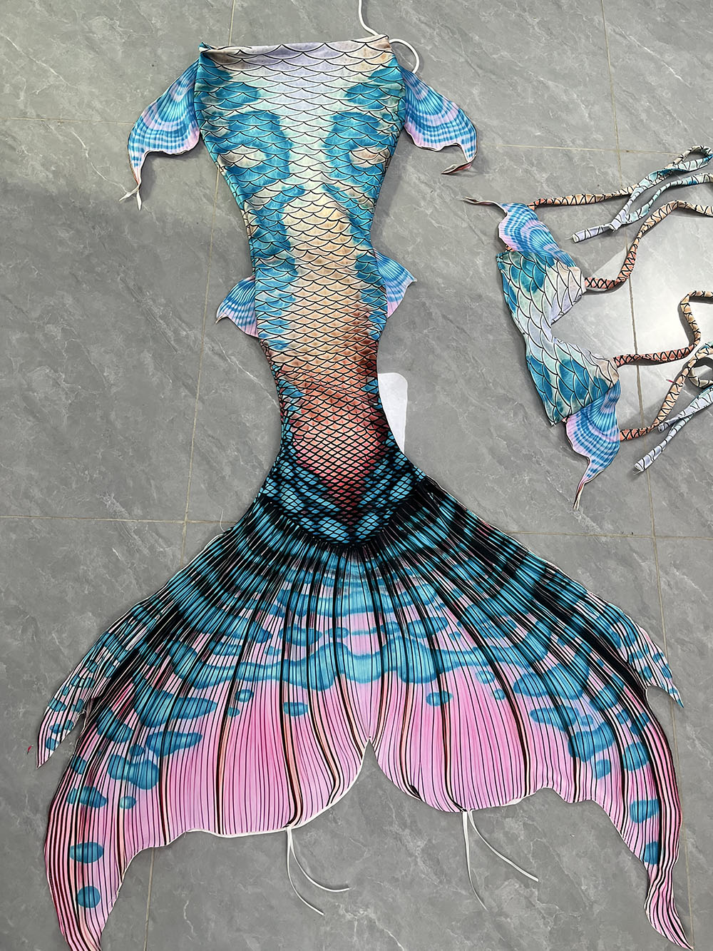 Colorful Dreamy Mermaid Tail A – обзор и цена Aquarium & Marine Museum